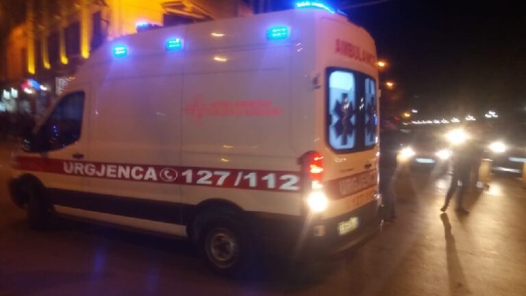 Ngjarje e rëndë tek Astiri, 36-vjeçari bie aksidentalisht nga ballkoni i katit të katërt