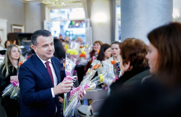 Taulant Balla: Solidariteti shkon për ato nëna e motra që humbën të afërmit nga tërmeti