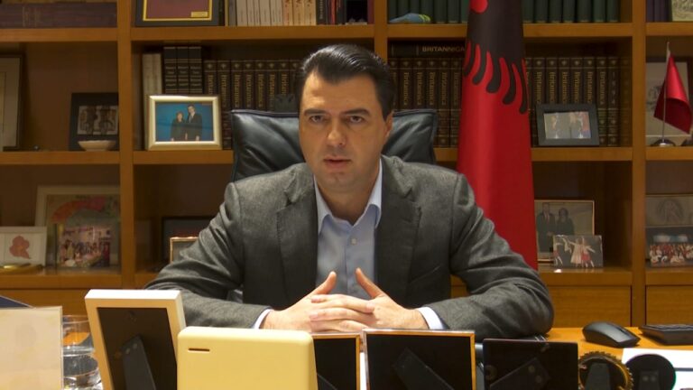 Thirrja e Bashës për qeverinë: Të përgatiten edhe spitalet rajonale