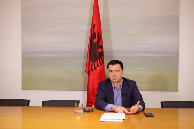 Basha: Paketa e qeverisë, hap i parë i mirë, por i pamjaftueshëm. Buxheti ka 260 milionë euro për të paguar qytetarët