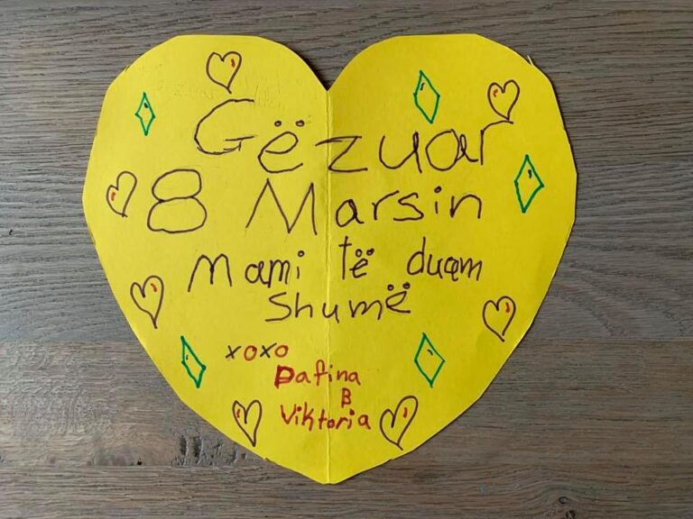 “Mami të duam shumë”, Basha me mesazh të veçantë për 8 marsin