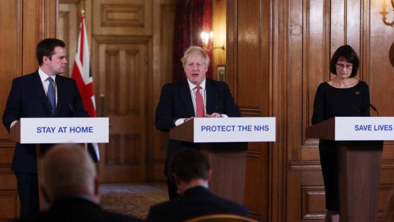 COVID-19 në Britani, Boris Johnson izolon të gjithë vendin