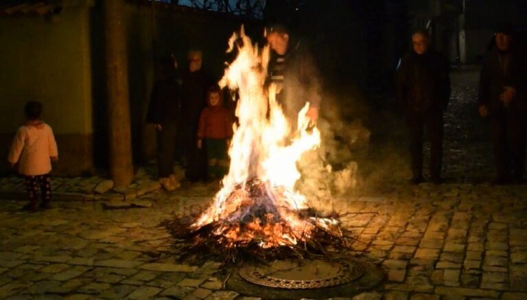 Dita e verës, në Korçë sfidohen temperaturat e ulëta