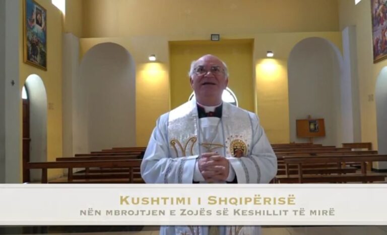 “Të ndërmjetësojë këtë orë të zymtë”. Kisha Katolike lutje drejtuar Zotit për koronavirusin