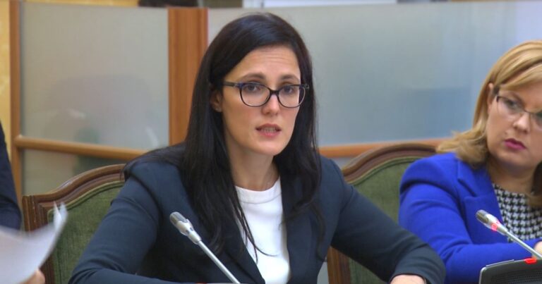 Ministrja e Financave: Ekonomia shqiptare u rrit me 8.6% më 2021, ja pritshmëritë për vitin 2022