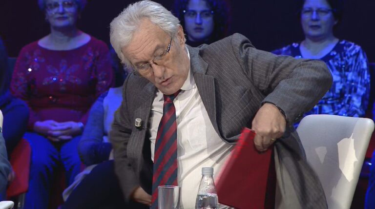 Nxjerr në emision Kushtetutën, Doçi: Do e mbroj se s’kam atdhe tjetër