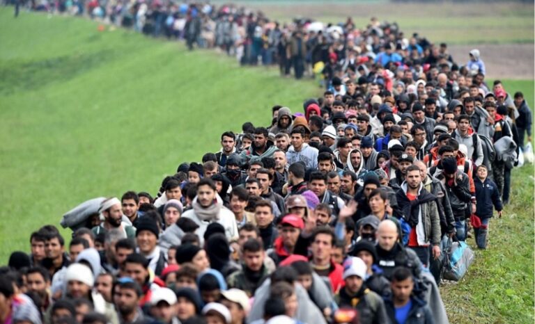 Edi Rama hap dyert për 30 mijë refugjatë