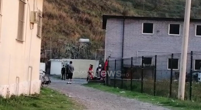 Thyhet izolimi, futbolli luhet në lagje