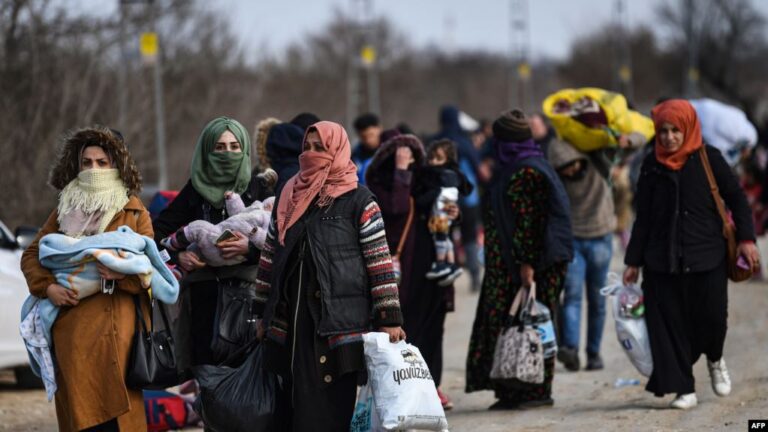 Frikë nga valë të reja refugjatësh në kohën e Coronës/ Ministri i Mbrojtjes i Greqisë: Turqia ka transferuar migrantë për në brigjet e Egjeut