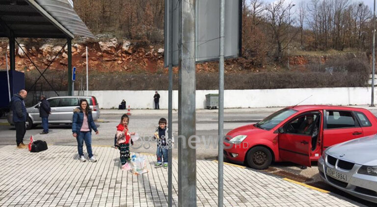 30 emigrantë mbeten të bllokuar në doganë, ja si bëhet kalimi