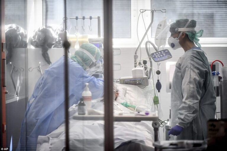Pamje të tmerrshme! Shihni si marrin frymë të sëmurët me koronavirus brenda reanimacionit në Itali (Foto-Video)