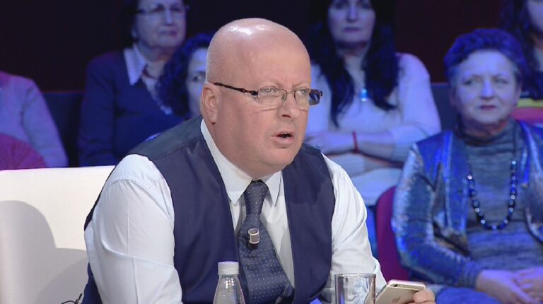 Gjokutaj: Sot në Tirane ka dalë tymi i bardhë. Sot kemi një president