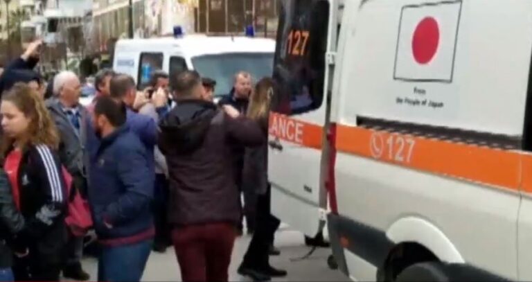 Policia reagon për helmimin e gjimnazistëve në Fier