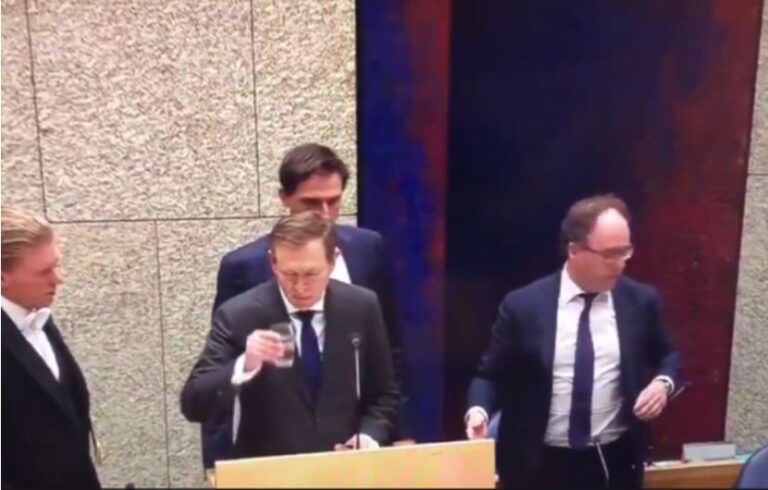 Video/ Po bënin debat për koronavirusin në parlament, ministrit hollandez i bie të fiktë