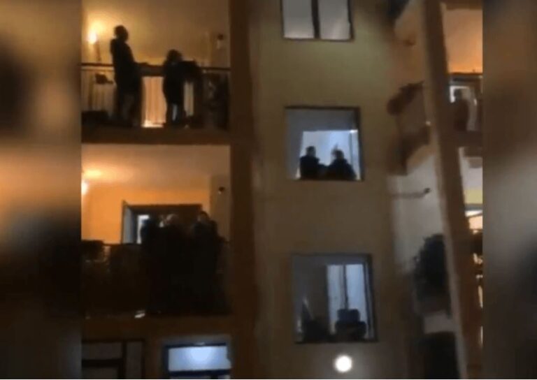 Të izoluar nga koronavirusi/ Italianët këndojnë nga shtëpitë si në Wuhan