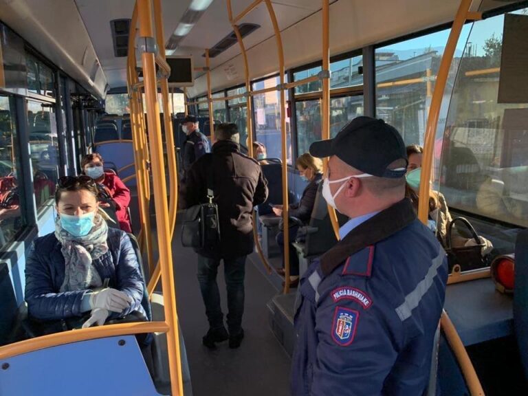 Masat ndaj koronavirusit, Bashkia Tiranë vendos linjë urbani edhe për personelin mjekësor nga Kamza për në kryeqytet dhe anasjelltas