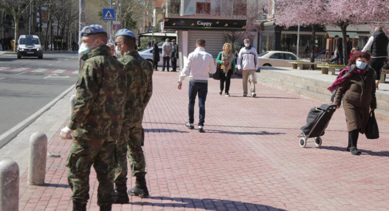 Në 24 orët e fundit hiqen 74 leje drejtimi, gjobiten edhe 10 këmbësorë me 10 000 lekë