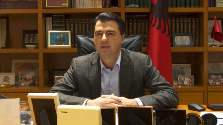 ”Sot 29 raste aq sa kishim më 4 prill”, Basha: Karantina nuk jep fryte, qeveria lë ‘bombat me sahat’ si fasoneritë, s’ka më këshillime nga ne