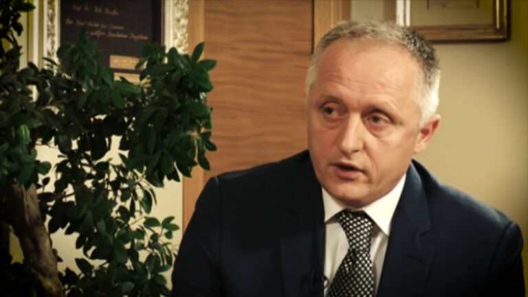 Nuk jemi para valës, por para stuhisë!