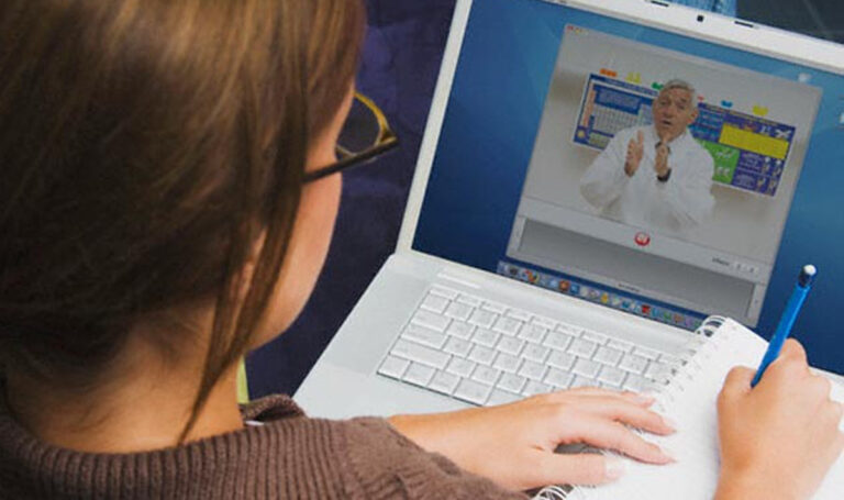 Nis mësimi online edhe nëpër universitete: 2,000 studentët e parë fillojnë mësimin