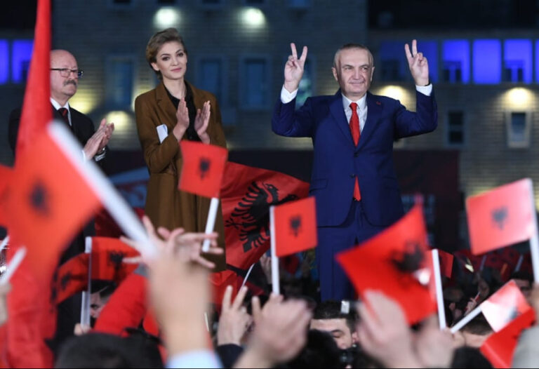 Presidenti Meta: Ideatorët e grushtit të shtetit janë edhe projektuesit e shpopullimit të Shqipërisë