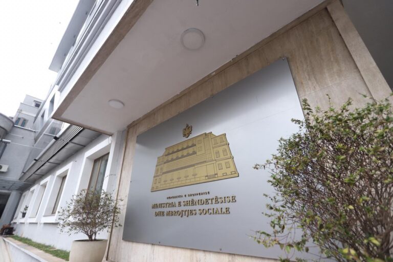 Ministria e Shëndetësisë: Ja numri ku mund të telefononi për këshilla dhe informacion mbi koronavirusin