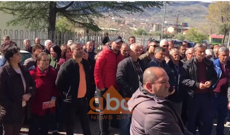 Punonjësit e uzinës në Ballsh u rikthehen protestave, nuk morëm pagat e premtuara