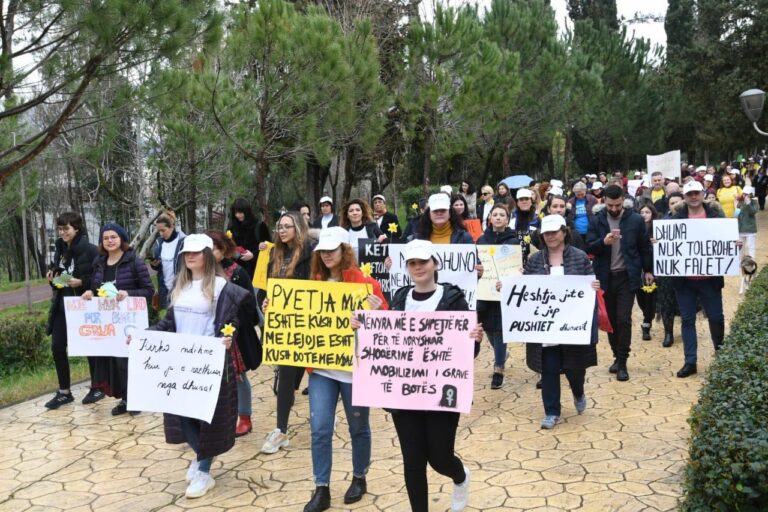 Protestë për 8 marsin në Tiranë, gratë kërkojnë më shumë të drejta