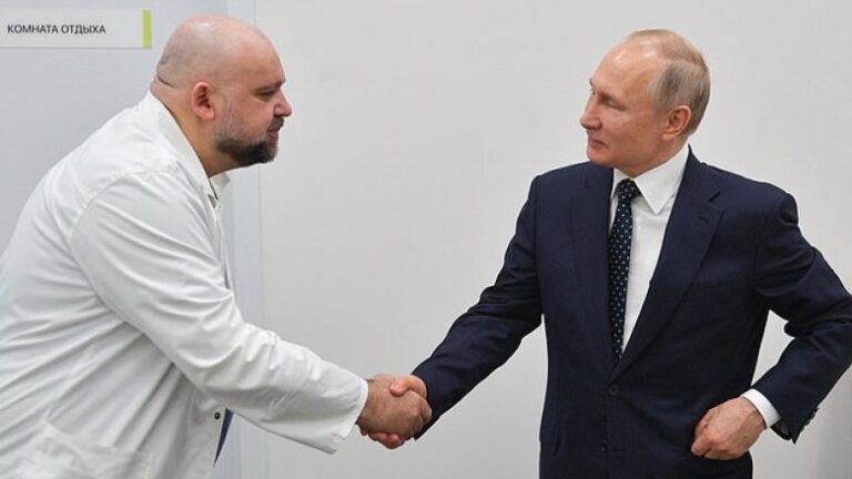 Mjeku rus që shtrëngoi duart me Putin javën e kaluar diagnostikohet me Covid-19