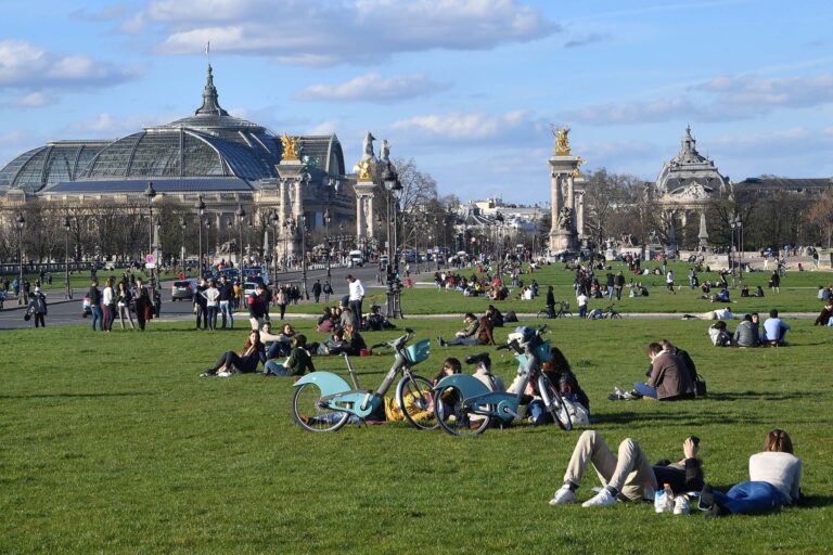 Parisi do të mbyllë të gjitha parqet dhe kopshtet e tij