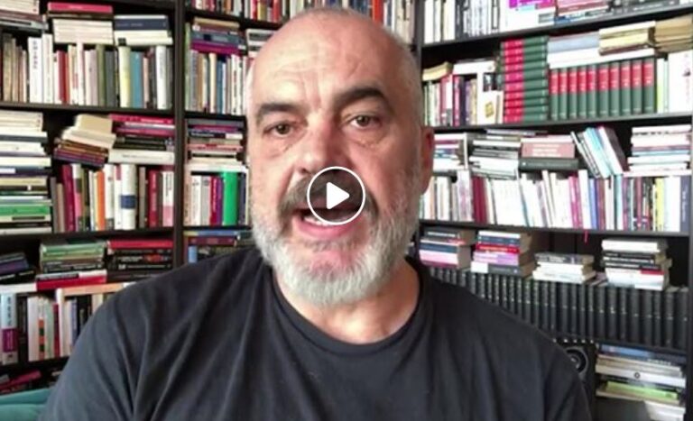 Nuk shkon në zyrë se ka frikë?/Rama nga Surreli: Trimëri është të…