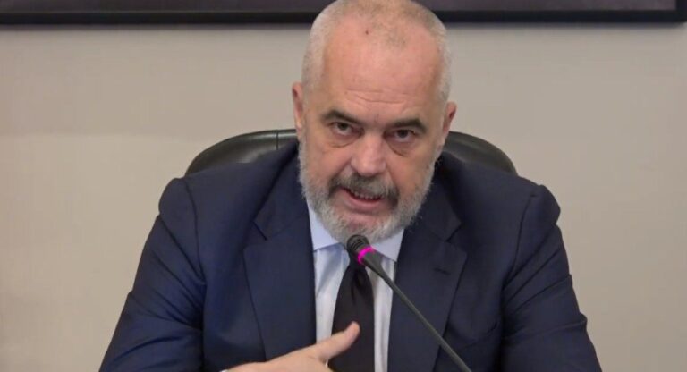 Rama reagon për arrestimin e grabitësve të parave në Rinas. Publikon videon