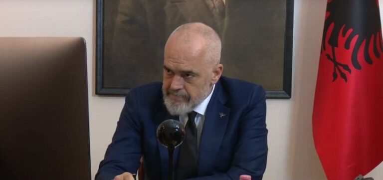 KORONAVIRUSI/ “Ore si e keni hallin, çfarë doni nga mua më shumë..”: Rama, i acaruar në rrjetet sociale me kritikët