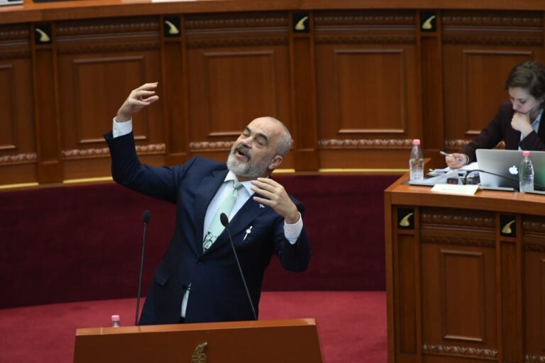 Rama i jep leksion dashurie Ralf Gjonit: Dashuria dhe urrejtja … unë i kam menaxhuar këto ndjenja