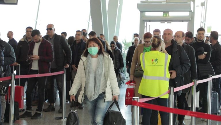 E reja nga Irani kapet në Rinas me pasaportë të falsifikuar. Çfarë i gjeti policia gjatë kontrollit