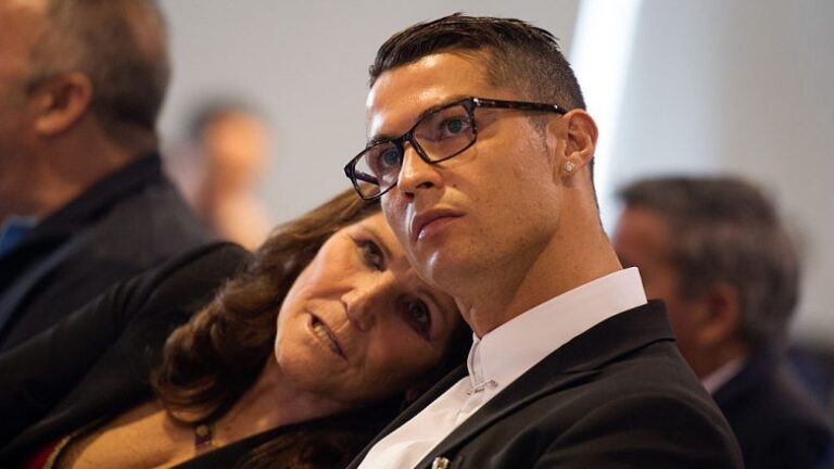 Ronaldo udhëton drejt Madeiras për t’i qëndruar pranë nënës së tij