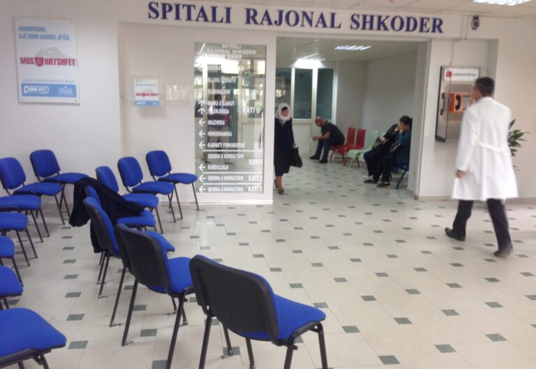 Konfirmohet rasti i 3-të me koronavirus në Vaun e Dejës, familjarët denoncojnë