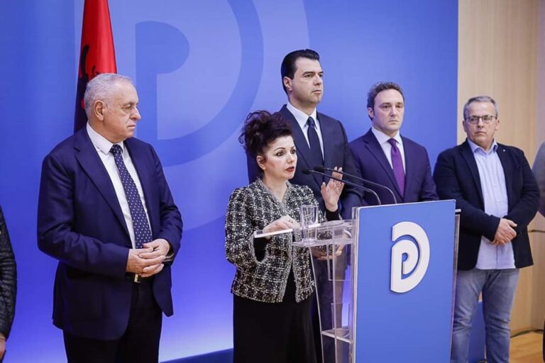PD ngre dyshime: Përse vonohen analizat për personat që dyshohen për koronavirus