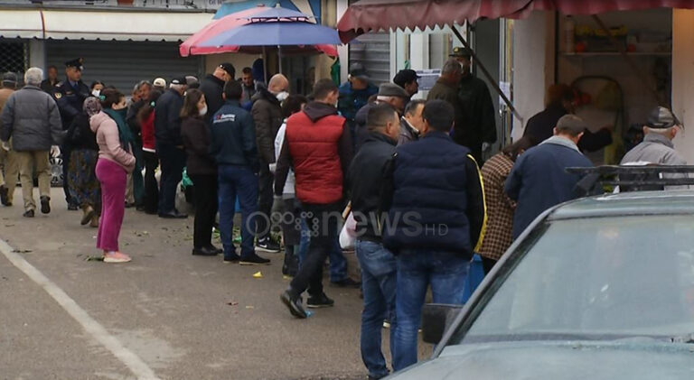 Të pabindurit në tregje, nuk respektohet distanca mes blerësve dhe as masat mbrojtëse