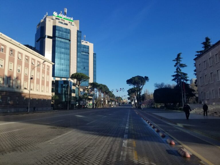 Tatimet: Si funksionon akreditimi i punonjësve të biznesit për qarkullim