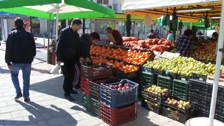 Vazhdon abuzimi me çmimet e fruta-perimeve, kërkesa e lartë la disa qytetarë pa bukë