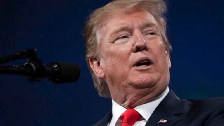 Trump “sugjeron” kurën e injeksioneve me dezinfektues dhe zbardhues për të luftuar koronavirusin