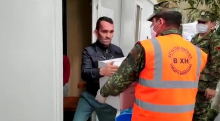 Xhaçka: Forcat e Armatosura dhe strukturat shtetërore pranë pensionistëve dhe familjeve në nevojë