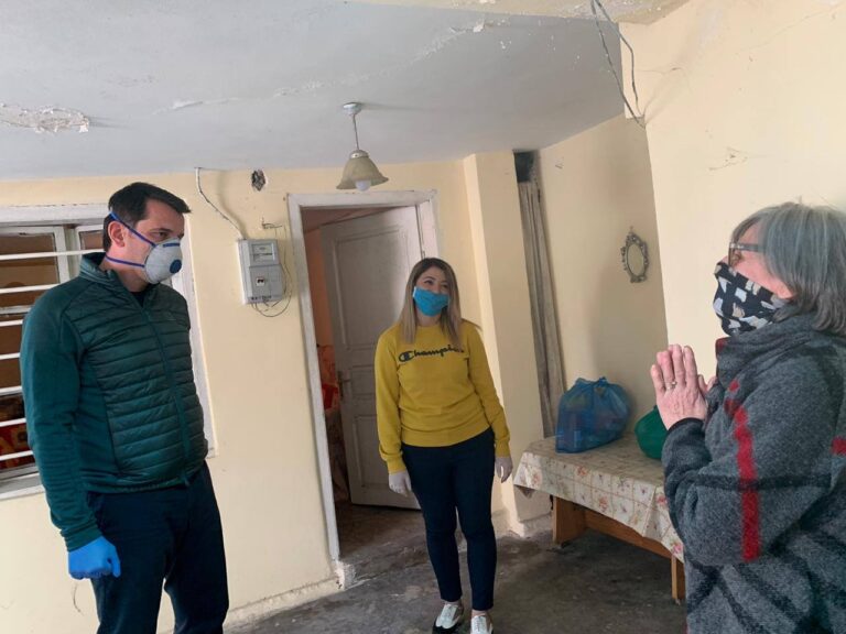 Veliaj shpërndan pako ushqimore në Njësinë 9: “Kush merr ndihmë ekonomike, nga ky muaj përfiton pagesë të dyfishuar”