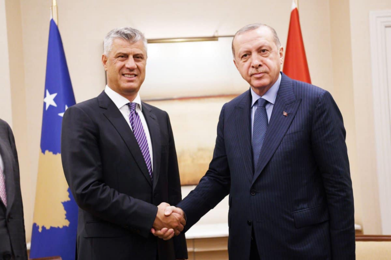 Thaçi: Sot pranuam pako me ndihma mjekësore nga Turqia, do të ndihmojnë në betejën kundër COVID-19