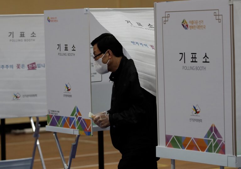 Koreja e Jugut voton në kohë pandemie