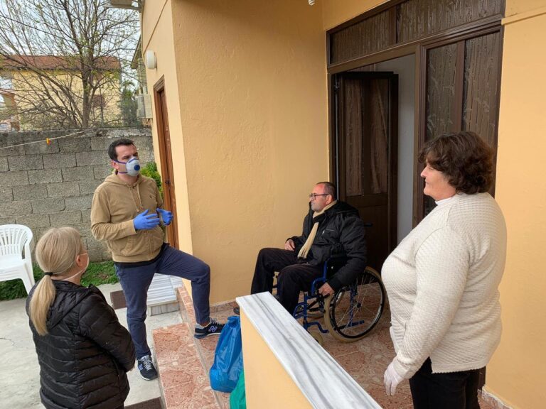 Pako me ushqime për të moshuarit e Njësisë 4, Veliaj: “Duhet që secili të ndihmojë një të moshuar në lagjen e vet”