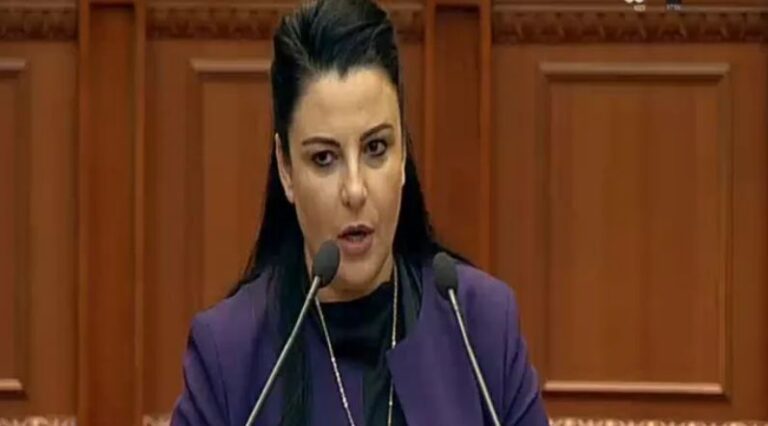 Balluku: Ndërpritet prodhimi i naftës, depozitat janë plot. Po çmimi?