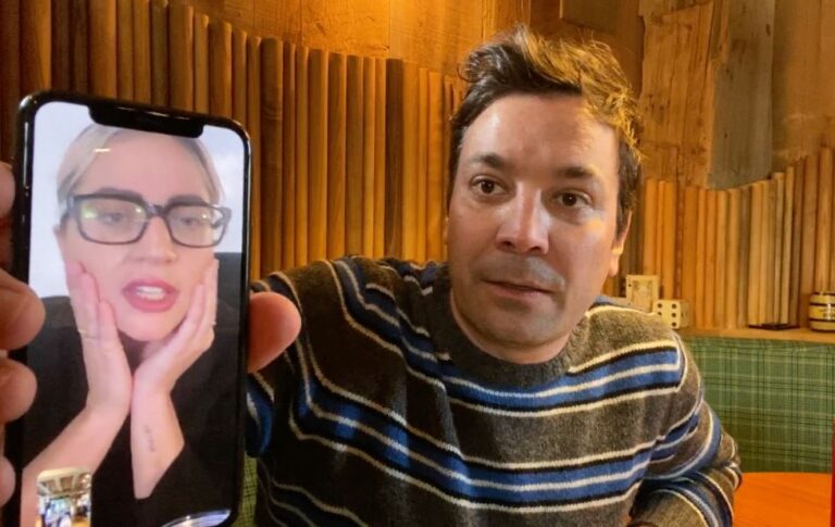 Intervista e çuditshme/Lady Gaga i kërkon falje Jimmy Fallon