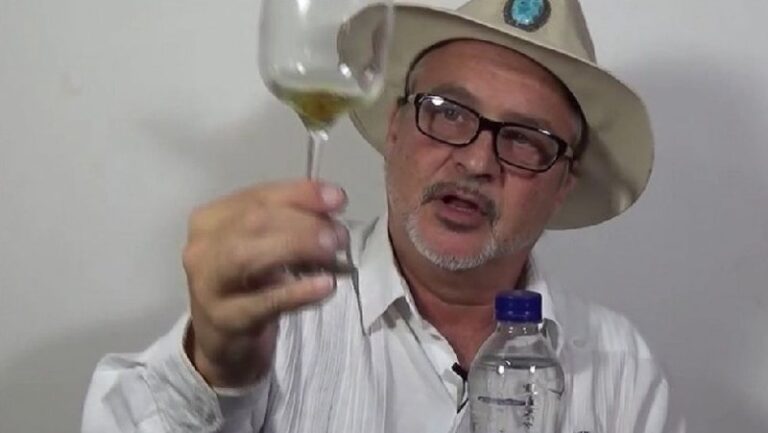 Sugjeroi injeksionin me dezinfektues dhe zbardhues për të mposhtur COVID, zbulohet kush ia futi në kokë këtë ide Trumpit